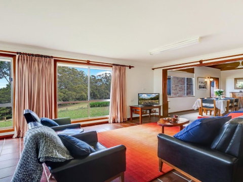 Captains Lookout Elevated Ocean Views Rural Stay - Australian Directory 3