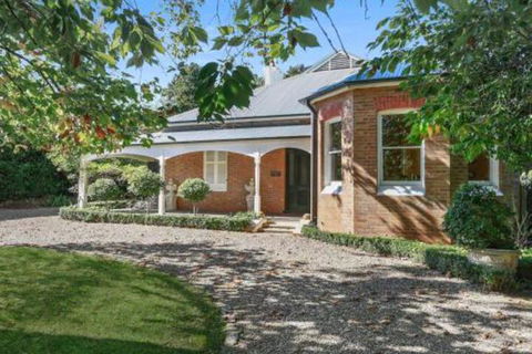 Redcourt Est 1904: Southern Highlands Elegance - Australian Directory 0