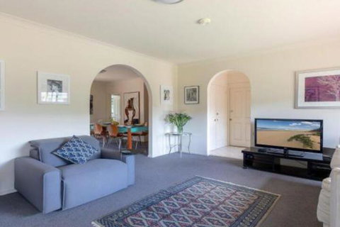 Walling Clifton Gardens Backing Onto Golf Course - Australian Directory 5