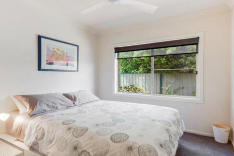 Walling Clifton Gardens Backing Onto Golf Course - Australian Directory 6