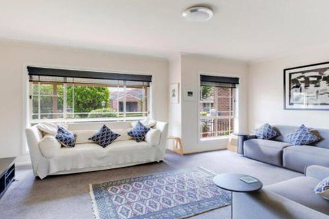 Walling Clifton Gardens Backing Onto Golf Course - Australian Directory 0