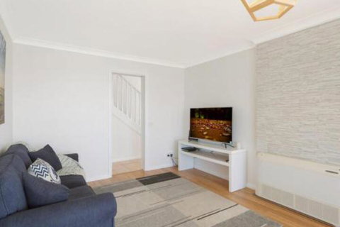 31 McMillan Crescent - Australian Directory 7
