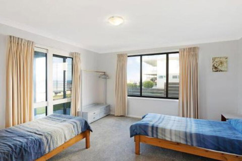 45 Hillside Cres Beach House - Australian Directory 3