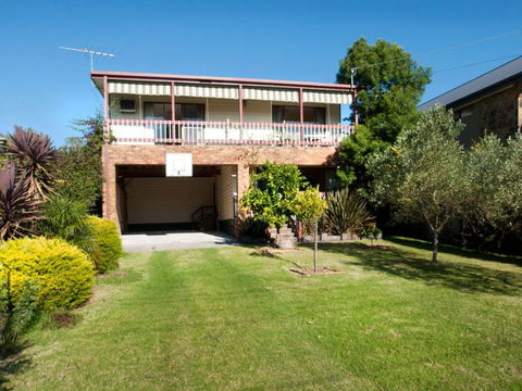 FAMILY GETAWAY DROMANA - Australian Directory 4