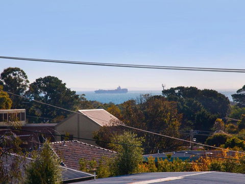FAMILY GETAWAY DROMANA - Australian Directory 5