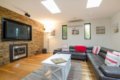 PIER 55 DROMANA... - Australian Directory 0