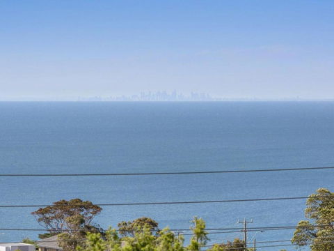 VIEWS At MCCRAE..... - Australian Directory 4