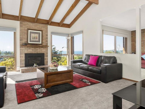 VIEWS At MCCRAE..... - Australian Directory 6