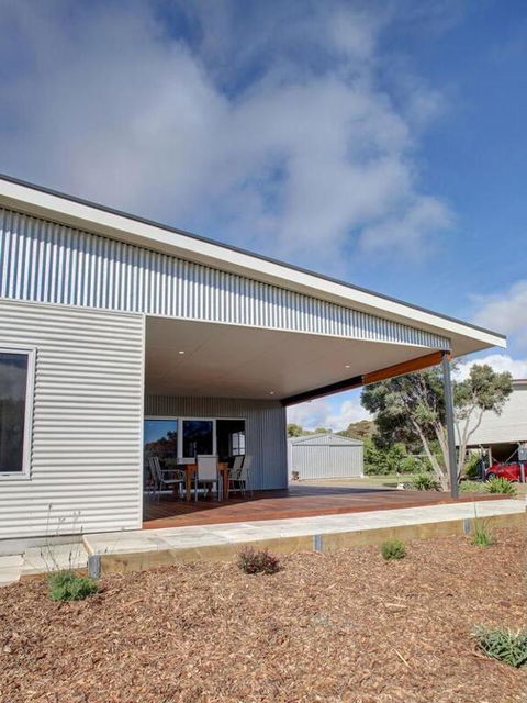 Grey On The Bay - Australian Directory 5