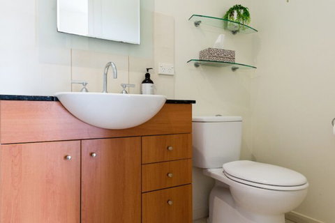 Hilltop House - Australian Directory 7