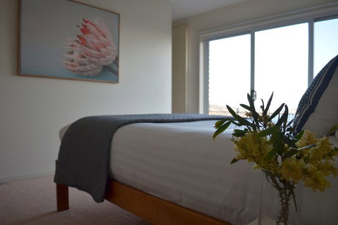 Hilltop House - Australian Directory 3