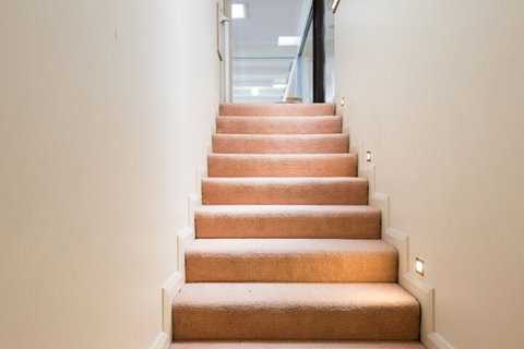 Hilltop House - Australian Directory 2