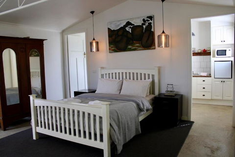 Wormwood Studio - Australian Directory 4