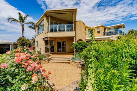 VIEWS FOREVER INVERLOCH - Australian Directory 5