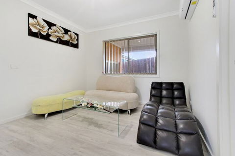 V & V Family Dream Away - Australian Directory 7