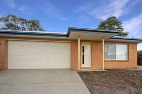 V & V Family Dream Away - Australian Directory 0