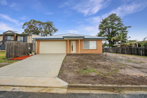 V & V Family Dream Away - Australian Directory 1