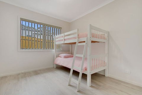 V & V Family Dream Away - Australian Directory 5