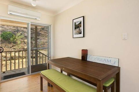 Rosa Estate In Broke Two 3br House In Walking Distance To Cellar Doors - Australian Directory 5