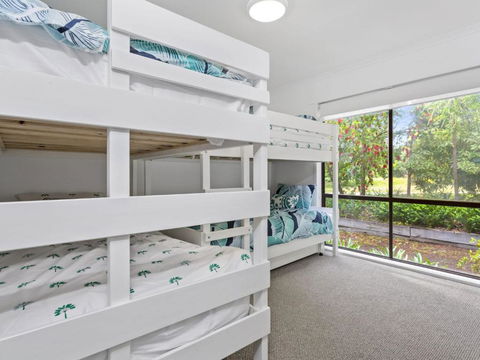 BAYSHORE DROMANA - Australian Directory 6
