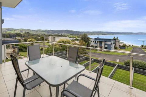 SEA SPECTACULAR Seconds From The Beach! - Australian Directory 7