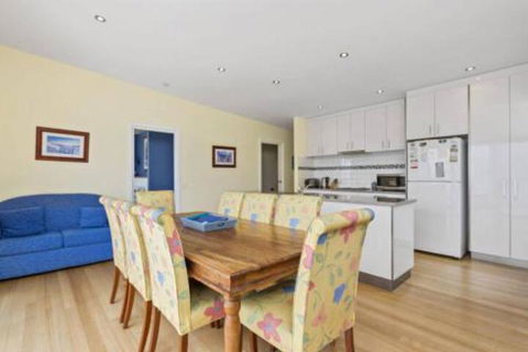 SEA SPECTACULAR Seconds From The Beach! - Australian Directory 2