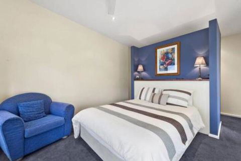 SEA SPECTACULAR Seconds From The Beach! - Australian Directory 4