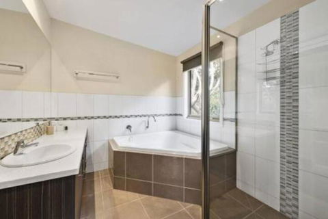 SEA SPECTACULAR Seconds From The Beach! - Australian Directory 6