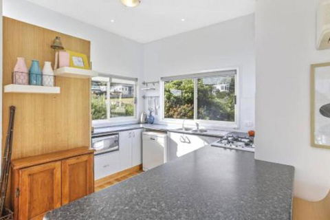 SEAVIEW Ocean Views From A Modern Townhouse - Australian Directory 5