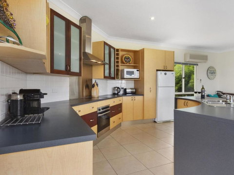Carri Away 15 Solitude Drive - Australian Directory 6