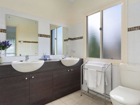 Carri Away 15 Solitude Drive - Australian Directory 1