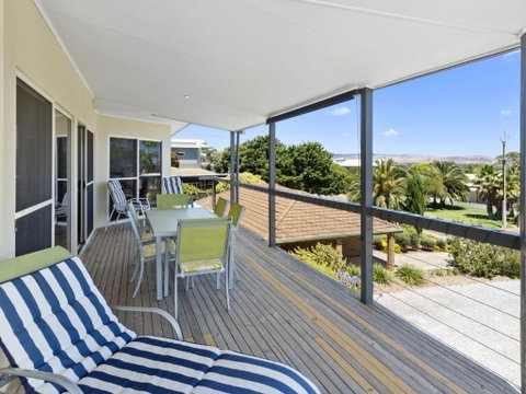 Carri Away 15 Solitude Drive - Australian Directory 3