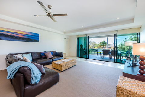 Stylish Beach Side Apartment Unit 5 33 Lorikeet Drive - Australian Directory 5
