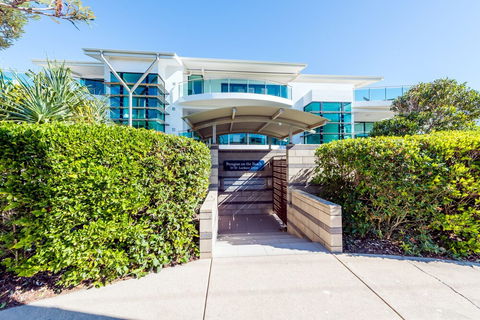 Stylish Beach Side Apartment Unit 5 33 Lorikeet Drive - Australian Directory 0