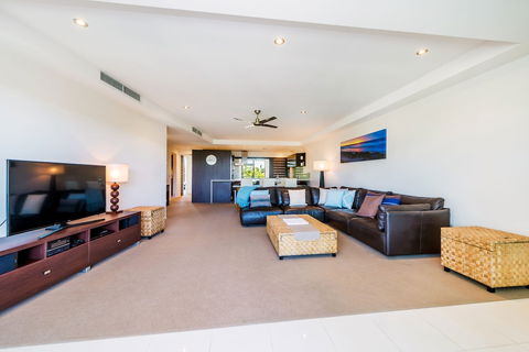 Stylish Beach Side Apartment Unit 5 33 Lorikeet Drive - Australian Directory 4