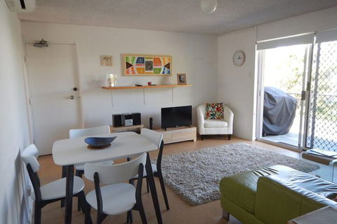 Unit 2 At 4 Pelican Street, Peregian Beach, Noosa Area - Australian Directory 4