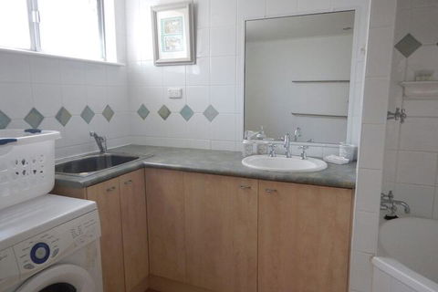 Unit 2 At 4 Pelican Street, Peregian Beach, Noosa Area - Australian Directory 2