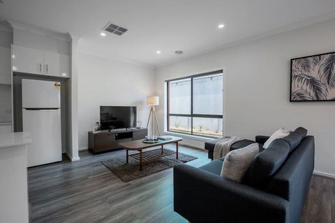 Comfy And Warm Home In Point Cook - Australian Directory 5