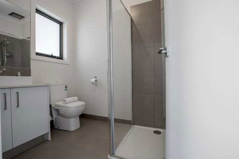 Comfy And Warm Home In Point Cook - Australian Directory 6