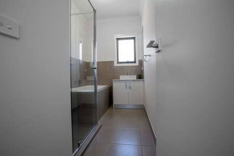 Comfy And Warm Home In Point Cook - Australian Directory 2