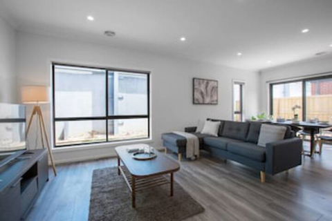 Comfy And Warm Home In Point Cook - Australian Directory 0