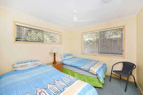 Sunbright 2/5 Petrel Street - Australian Directory 4