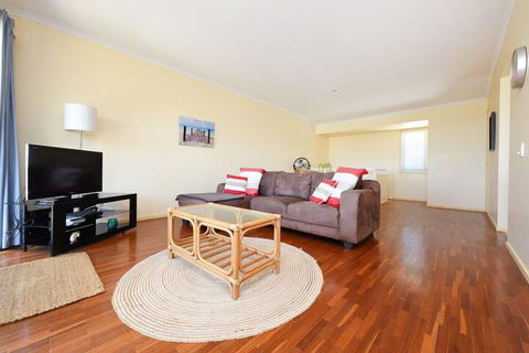 Sunbright 2/5 Petrel Street - Australian Directory 6