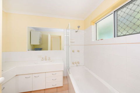 Sunbright 2/5 Petrel Street - Australian Directory 5