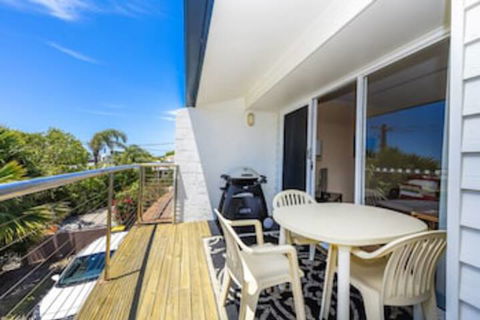 Sunbright 2/5 Petrel Street - Australian Directory 0