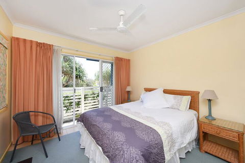 Sunbright 2/5 Petrel Street - Australian Directory 7