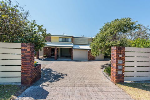 A Beach Break - 1/90 Lorikeet Drive - Australian Directory 1