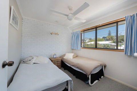 A Beach Break - 1/90 Lorikeet Drive - Australian Directory 7