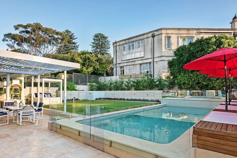 Vaucluse Manor H327 - Australian Directory 1