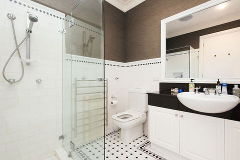 Vaucluse Manor H327 - Australian Directory 6